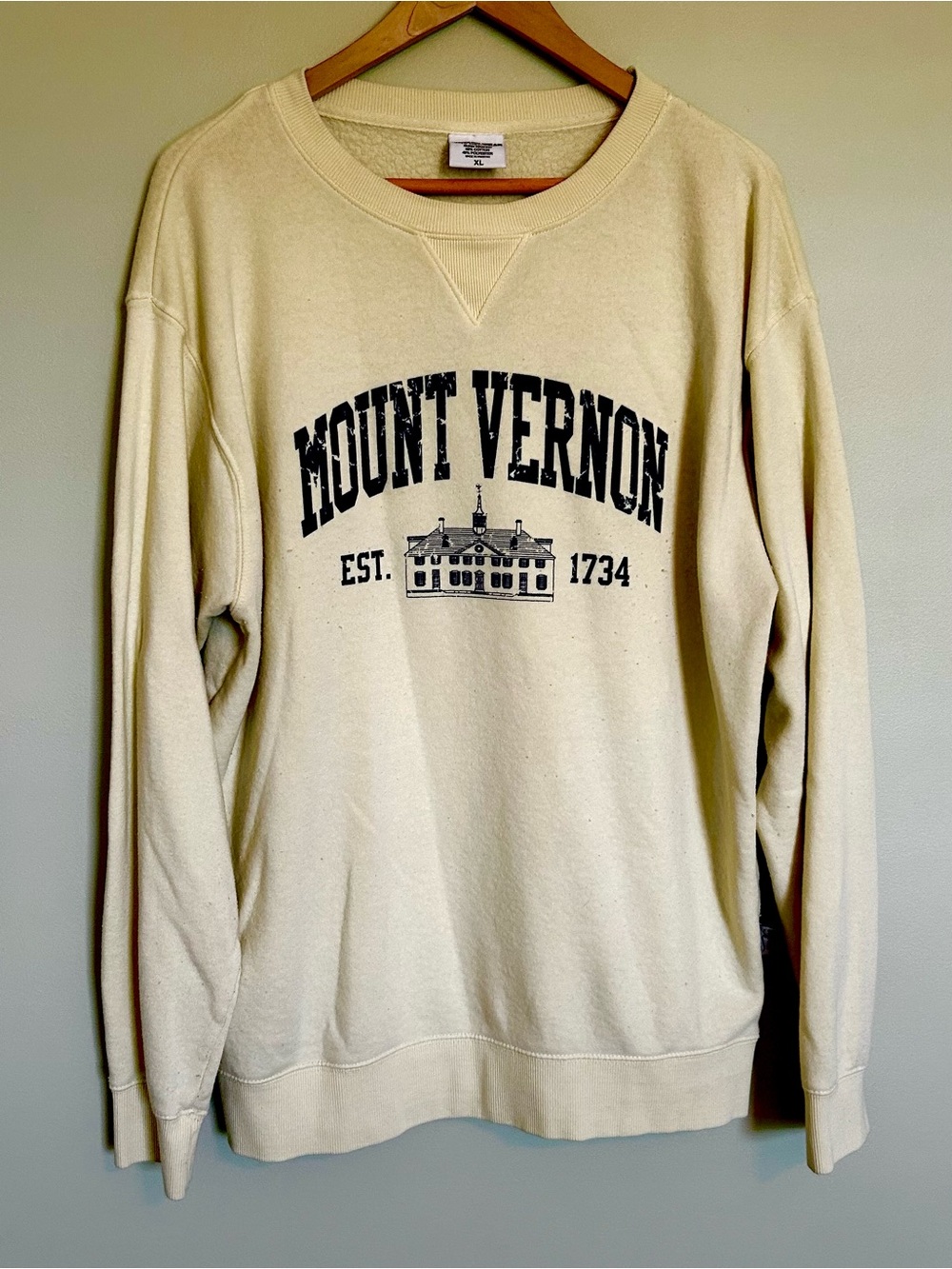 Women’s Mount Vernon Pale Yellow Sweatshirt Size XL